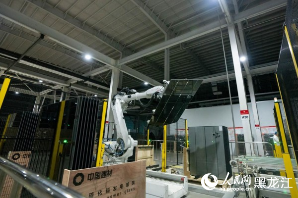 媒体聚焦丨人民网：“绿色油田”墙上挂