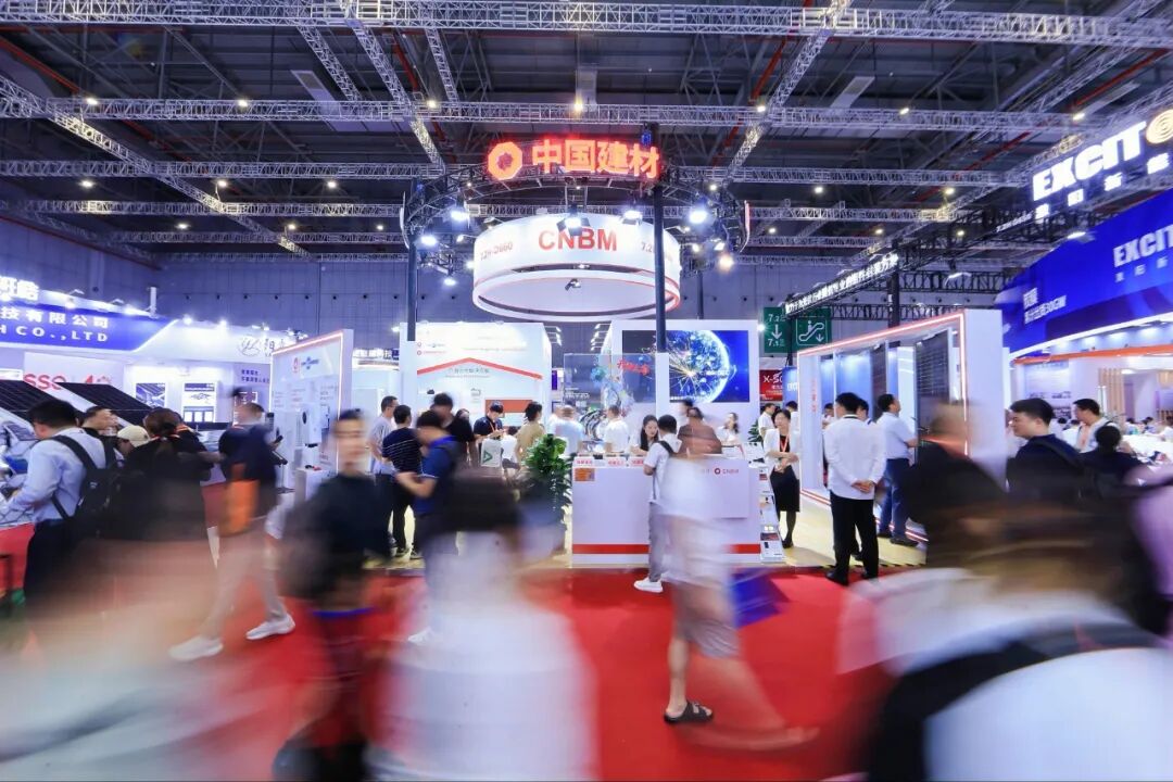 凯盛玻璃控股惊艳亮相SNEC 2026丨超大BIPV产品引关注 多款发电玻璃获国际权威认证